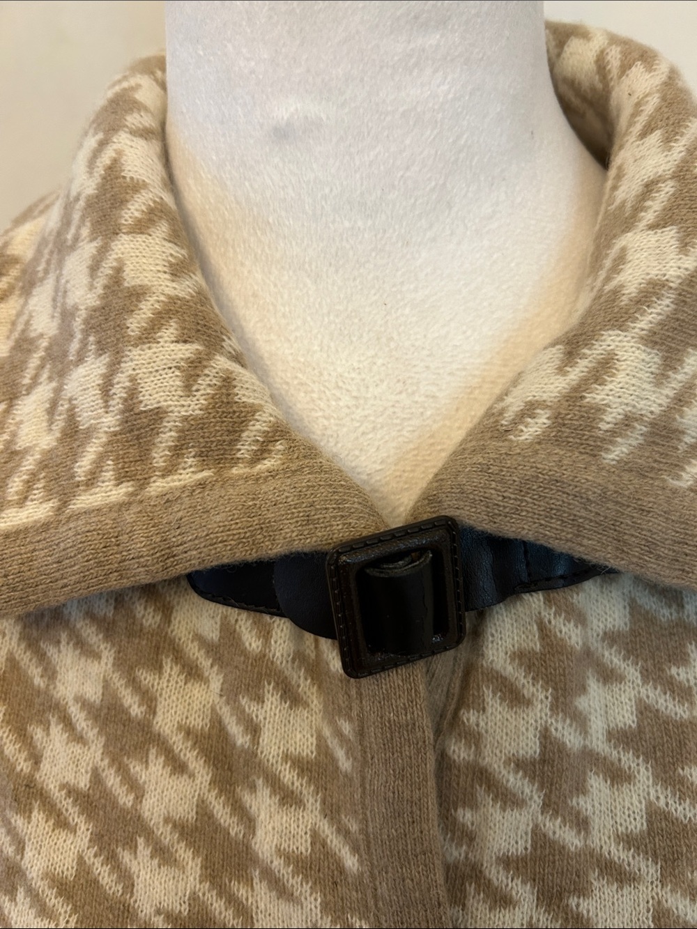A. Ida Beige & Cream Houndstooth wool sweater with Buckle Collar Size S EUC - Picture 3 of 4